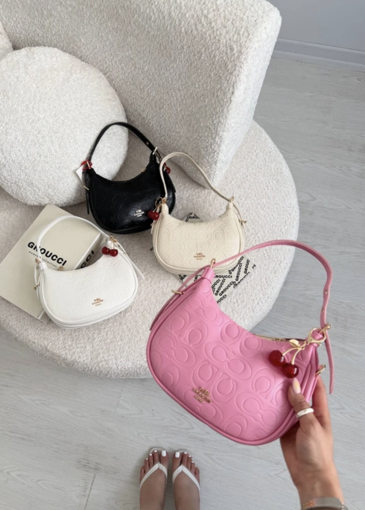 کیف ترند آویزدار گیلاسی COACH