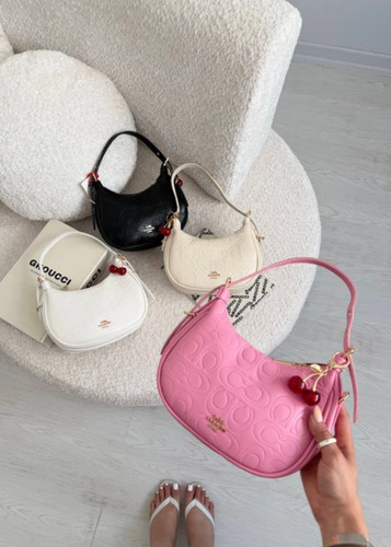کیف ترند آویزدار گیلاسی COACH